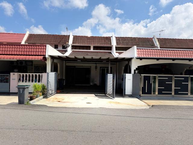 Terraced House for sale in Malaka