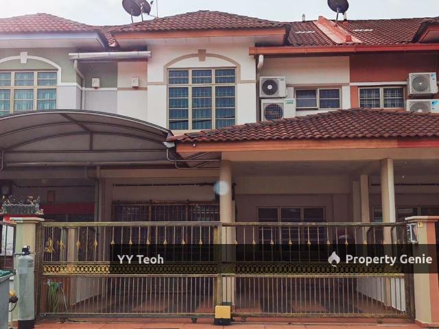 Terraced House for sale in Malaka
