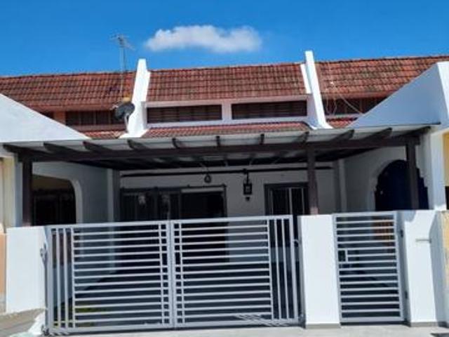 Terraced House for sale in Malaka