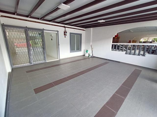 Terraced House for sale in Malaka