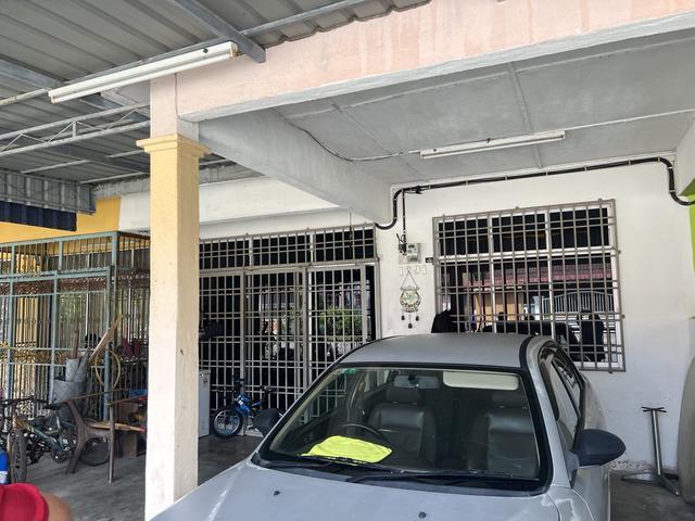 Terraced House for sale in Malaka