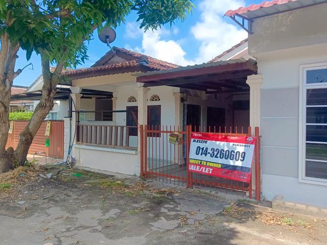 Terraced House for sale in Malaka