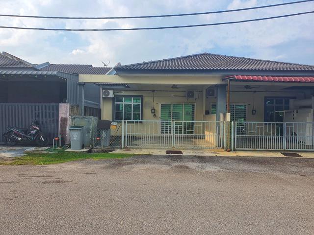 Terraced House for sale in Malaka