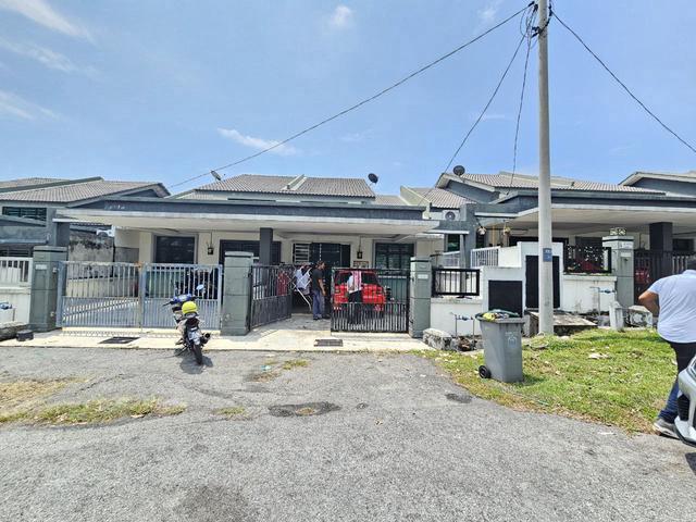Terraced House for sale in Malaka