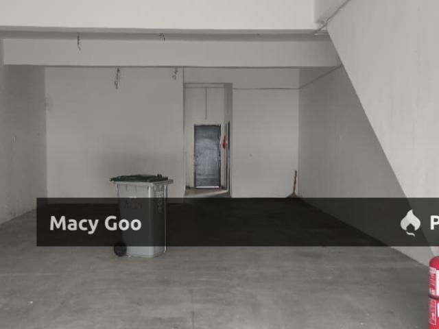 Shop for rent in Malaka