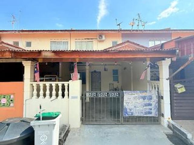 Terraced House for sale in Malaka