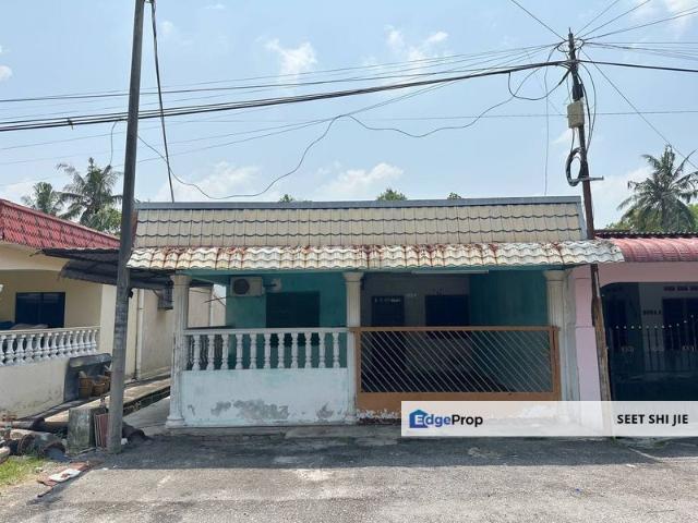 House for sale in Malaka