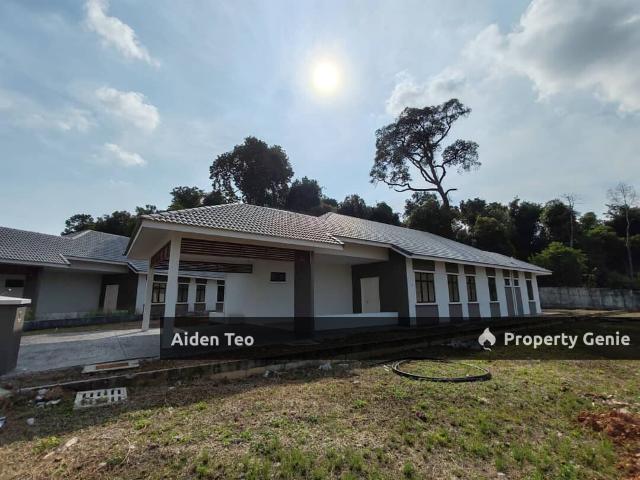 Terraced House for sale in Malaka
