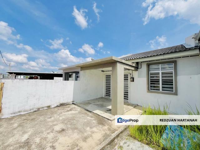 House for sale in Malaka