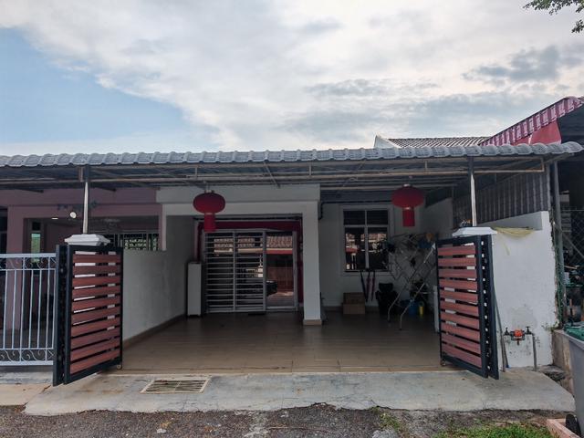 Terraced House for sale in Malaka