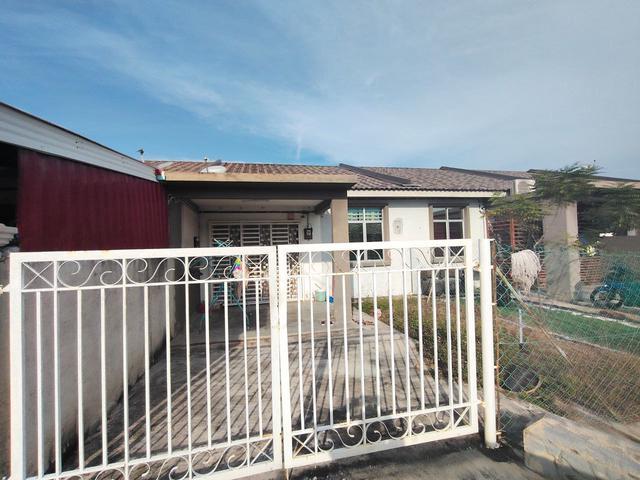 Terraced House for sale in Malaka