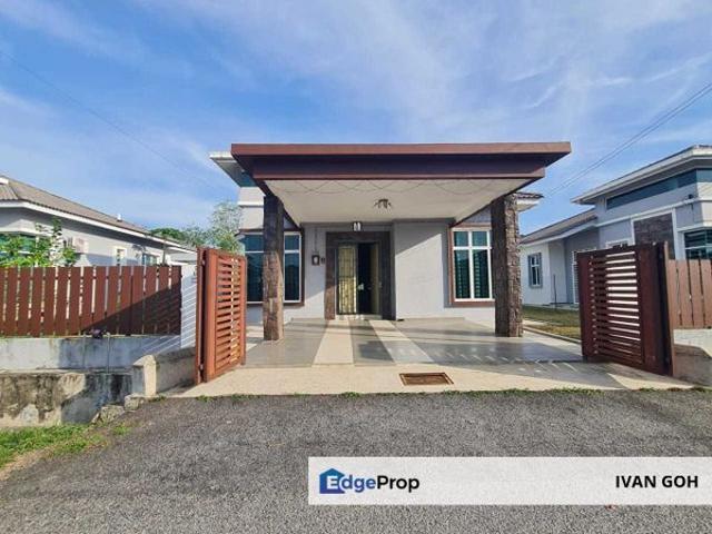 House for sale in Malaka