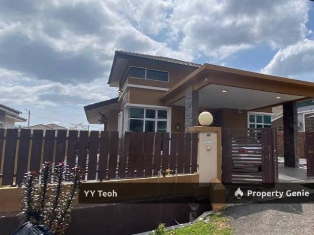 Bungalow for sale in Malaka