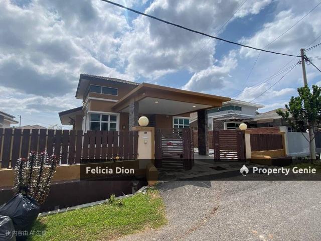 Bungalow for sale in Malaka