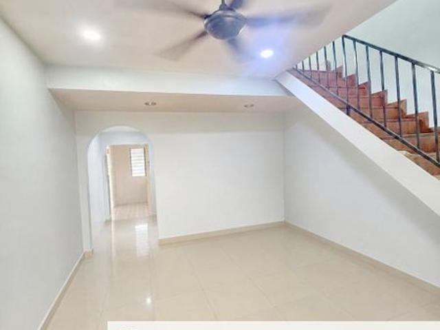 House for sale in Ulu Benut Village, Johor