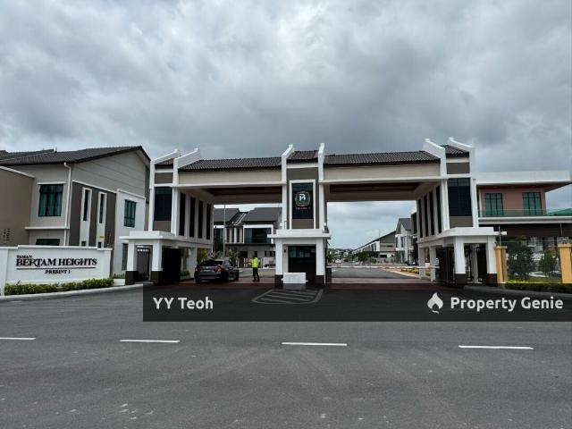 Residential House for sale in Malaka