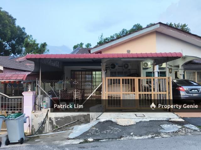 Terraced House for sale in Malaka