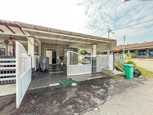 Terraced House for sale in Malaka