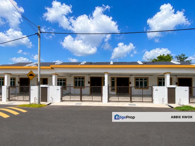 House for sale in Malaka