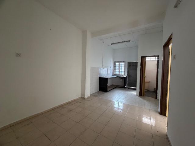 Terraced House for sale in Malaka