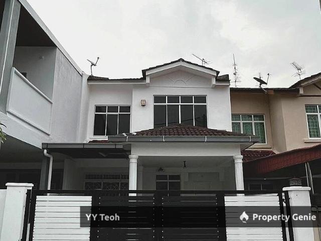 Terraced House for sale in Malaka
