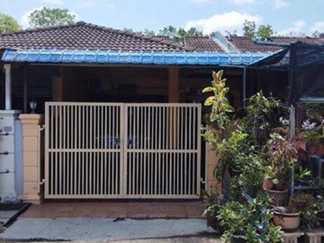 Terraced House for sale in Malaka