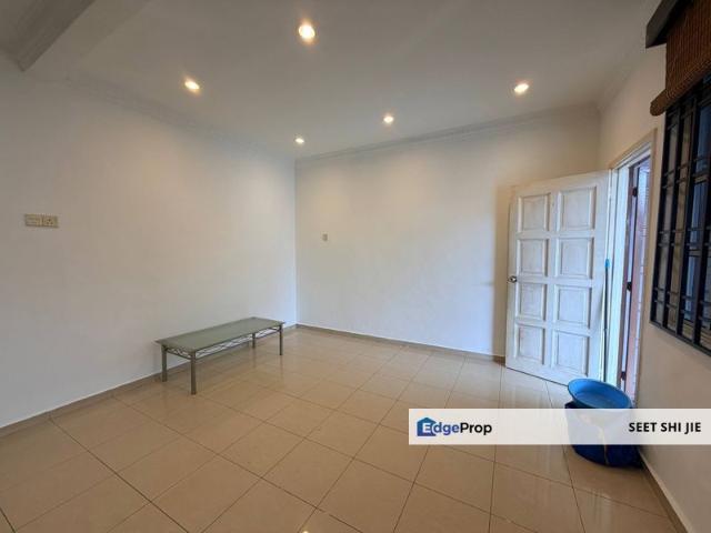 House for rent in Malaka
