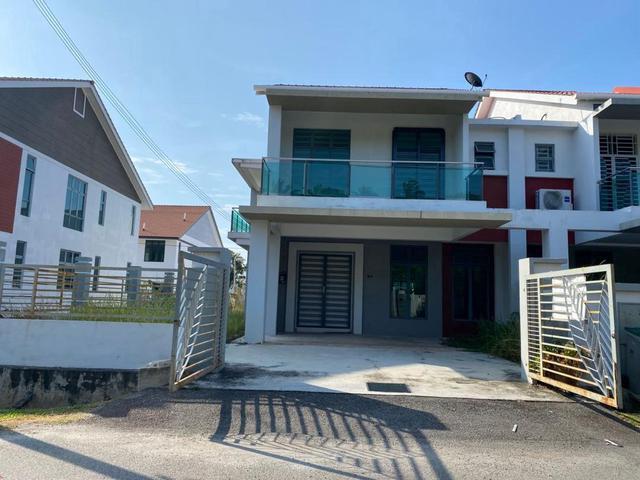 Terraced House for sale in Malaka