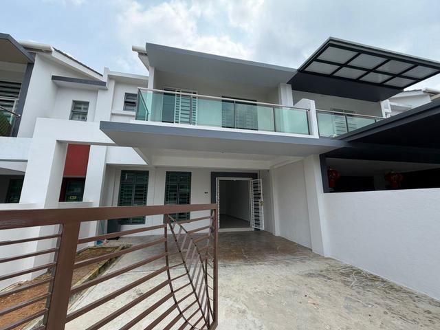 Terraced House for sale in Malaka