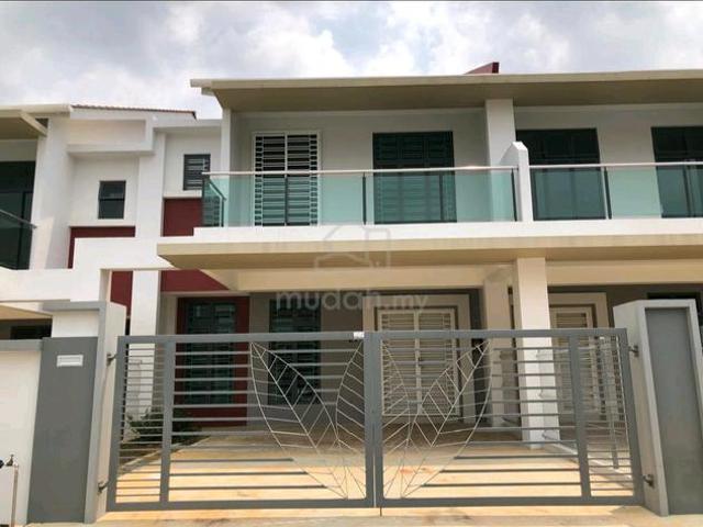 Terraced House for sale in Malaka