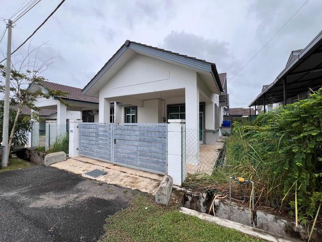 House for sale in Malaka