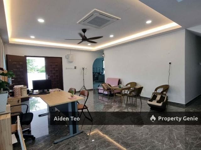 Bungalow for sale in Malaka
