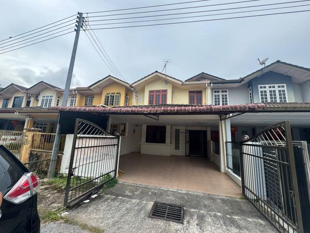 Terraced House for sale in Kuching, Bahagian Kuching