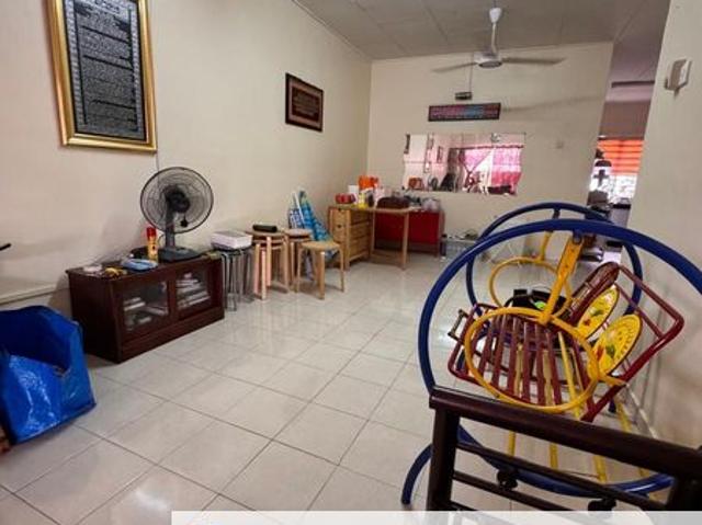 House for sale in Malaka