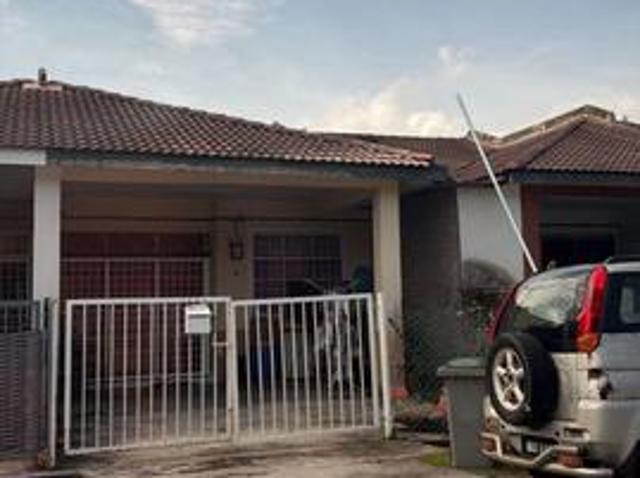 Terraced House for sale in Malaka