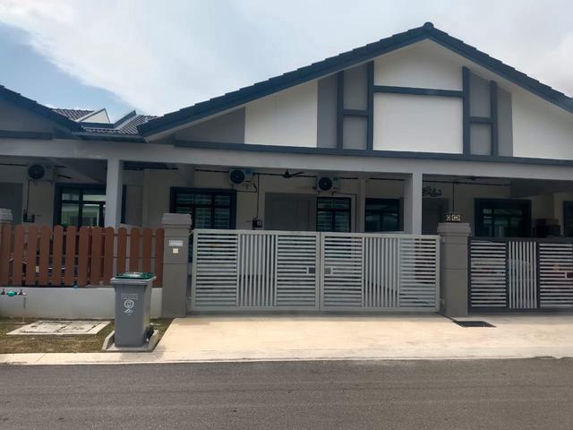 Terraced House for sale in Malaka
