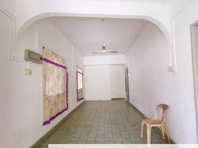 House for sale in Malaka