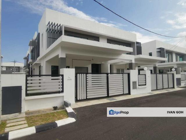House for sale in Malaka