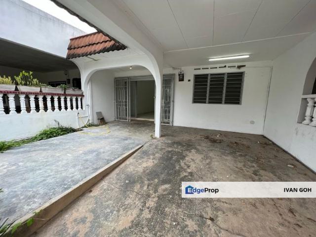 House for sale in Malaka