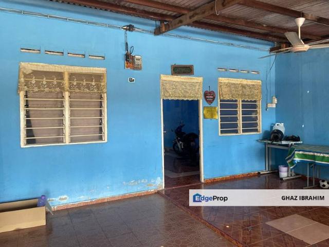 House for sale in Malaka