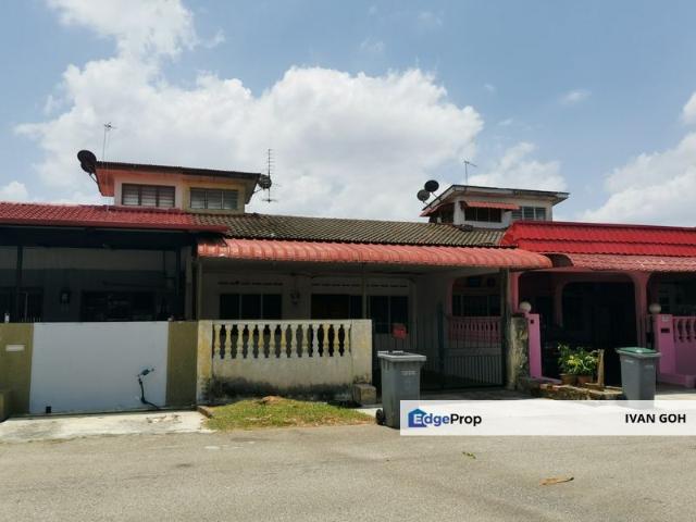 House for sale in Malaka