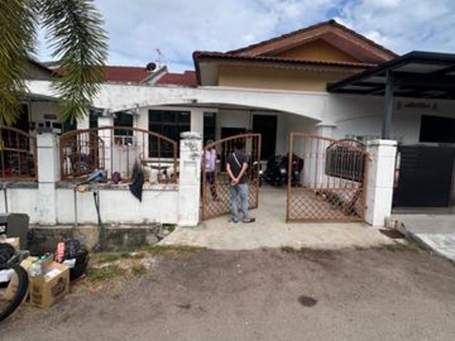 Terraced House for sale in Malaka