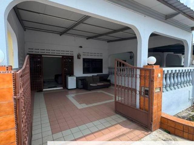 House for rent in Malaka