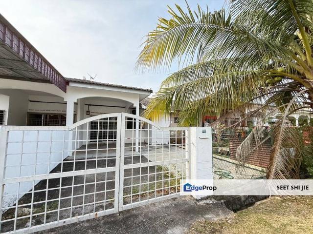 House for rent in Malaka