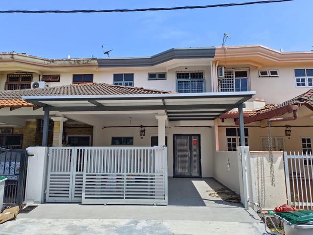 Terraced House for sale in Malaka
