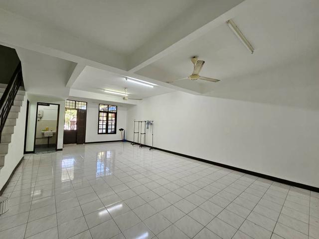 Terraced House for sale in Malaka