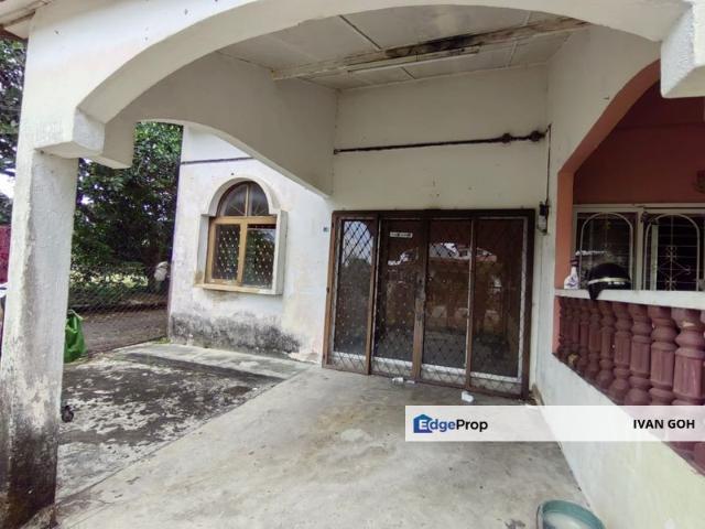 House for sale in Malaka