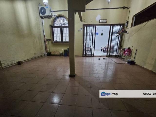 House for sale in Malaka