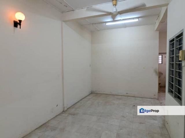 House for sale in Malaka
