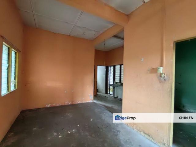 House for sale in Malaka